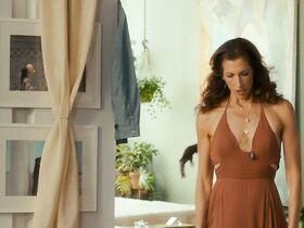 Кристина Хендрикс секси, Анна Кэмп секси – Яйцо (2018) #2