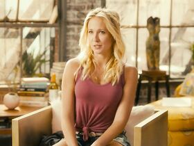 Кристина Хендрикс секси, Анна Кэмп секси – Яйцо (2018) #21