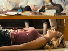 Кристина Хендрикс секси, Анна Кэмп секси – Яйцо (2018) #25