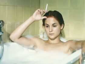 Невена Ристич голая, Ягода Кумрич голая – Номер с фортепиано (2013) #6