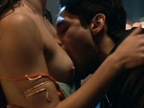 Мелисса Баррера голая – Жизнь s02e08 (2019)