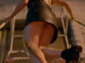 Мелисса Баррера голая – Жизнь s02e08 (2019) #11