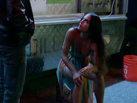 Мелисса Баррера голая – Жизнь s02e08 (2019) #12