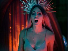 Мелисса Баррера голая – Жизнь s02e08 (2019) #2