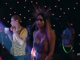 Мелисса Баррера голая – Жизнь s02e08 (2019) #3