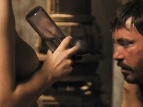 Лусиана Фолхебер секси, Хейли Хейсик голая – Не смотри (2018) #12