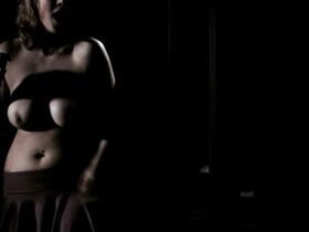 Лусиана Фолхебер секси, Хейли Хейсик голая – Не смотри (2018) #14