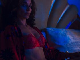 Кристина Родло секси, Карлотта Монтанари секси – Слишком стар, чтобы умереть молодым s01e02-06-09 (2019) #11