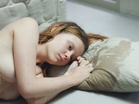 Миа Гот голая, Жюльет Бинош голая – Высшее общество (2018) #14