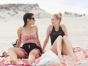 Тония Сотиропулу секси, Пиа Мехлер секси – Всё замечательно (2018) #14