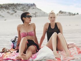 Тония Сотиропулу секси, Пиа Мехлер секси – Всё замечательно (2018) #15