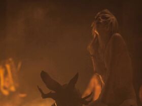 Каролин Хамм голая – Равноденствие s01e04 (2020) #12