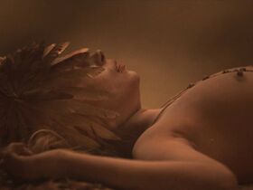 Каролин Хамм голая – Равноденствие s01e04 (2020) #6