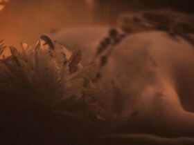 Каролин Хамм голая – Равноденствие s01e04 (2020) #9