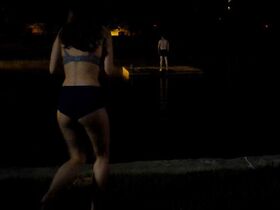 Виктория Джастис секси, Элла Хант секси, Елена Кампурис секси – Летняя ночь (2019) #13