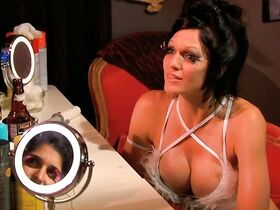 Трэйси Бамбак секси, Назанин Мусави секси – Layla Live or Die (2008)