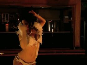 Трэйси Бамбак секси, Назанин Мусави секси – Layla Live or Die (2008) #14