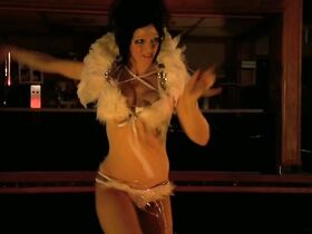 Трэйси Бамбак секси, Назанин Мусави секси – Layla Live or Die (2008) #15