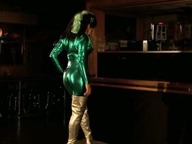 Трэйси Бамбак секси, Назанин Мусави секси – Layla Live or Die (2008) #4