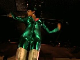 Трэйси Бамбак секси, Назанин Мусави секси – Layla Live or Die (2008) #8