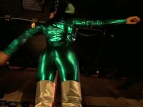 Трэйси Бамбак секси, Назанин Мусави секси – Layla Live or Die (2008) #9