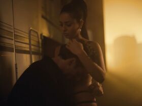 Сидни Суини секси, Хантер Шафер голая, Алекса Деми секси – Эйфория s01e04 (2019) #10