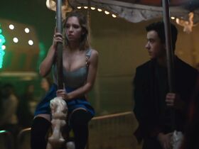 Сидни Суини секси, Хантер Шафер голая, Алекса Деми секси – Эйфория s01e04 (2019) #13