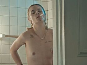 Даша Некрасова голая, Алексия Расмуссен секси – Ходячий призрак (2019)