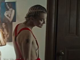 Даша Некрасова голая, Алексия Расмуссен секси – Ходячий призрак (2019) #11