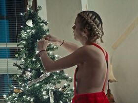 Даша Некрасова голая, Алексия Расмуссен секси – Ходячий призрак (2019) #9