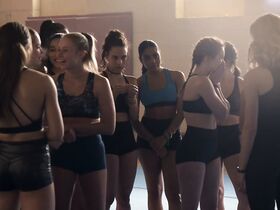 Уилла Фицджералд секси, Марло Келли секси, Эрисен Ф. Гардиола секси – Как ты смеешь s01e02 (2019) #6