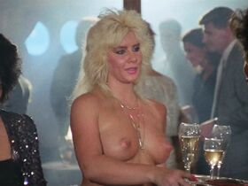 Лора Альберт голая, Белла Донна голая – Ангелочек 3: Последняя глава (1988) #4