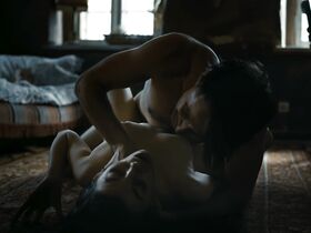 Магдалена Целецка голая, Агата Бузек голая – Темно, почти ночь (2019)