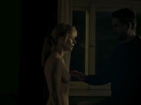 Магдалена Целецка голая, Агата Бузек голая – Темно, почти ночь (2019) #6