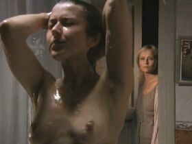 Анна Кузина голая, Елена Шевченко секси – Третий лишний (2007) #6