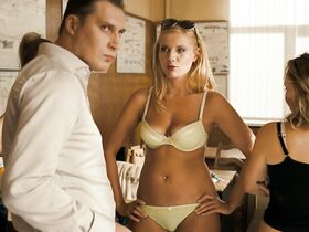 Мария Берсенева секси, Виктория Лукина секси – Бабло (2011) #6