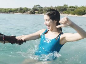 Дафна Патакия секси – Ветер (2019) #4