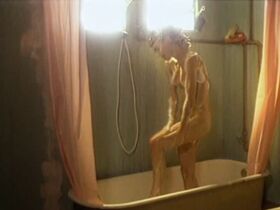 Лидия Бронди голая – Поцелуй на асфальте (1981)