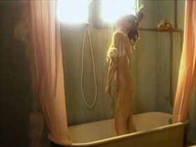 Лидия Бронди голая – Поцелуй на асфальте (1981) #2