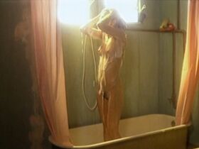 Лидия Бронди голая – Поцелуй на асфальте (1981) #3