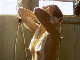 Лидия Бронди голая – Поцелуй на асфальте (1981) #9