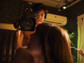 Мисато Морита голая – Обнаженный режиссер s01e08 (2019) #12