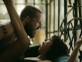 Нина Добрев секси – Киллер по вызову (2019) #2