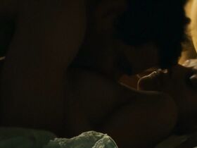 Верле Батенс голая – Материнский инстинкт (2018) #3