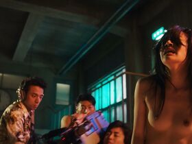 Мисато Морита голая – Обнаженный режиссер s01e05 (2019) #20