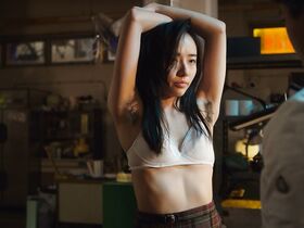 Мисато Морита голая – Обнаженный режиссер s01e05 (2019) #9