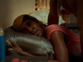 Райан Мишель Бате голая – Клуб первых жен s01e01 (2019) #3