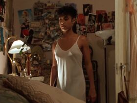 Джада Пинкетт Смит голая – Узы братства (1994) #2