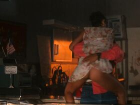 Джада Пинкетт Смит голая – Узы братства (1994) #8