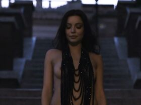 Аличе Пагани секси, Кася Смутняк голая, Эвридиче Аксэн голая – Лоро (2018) #10